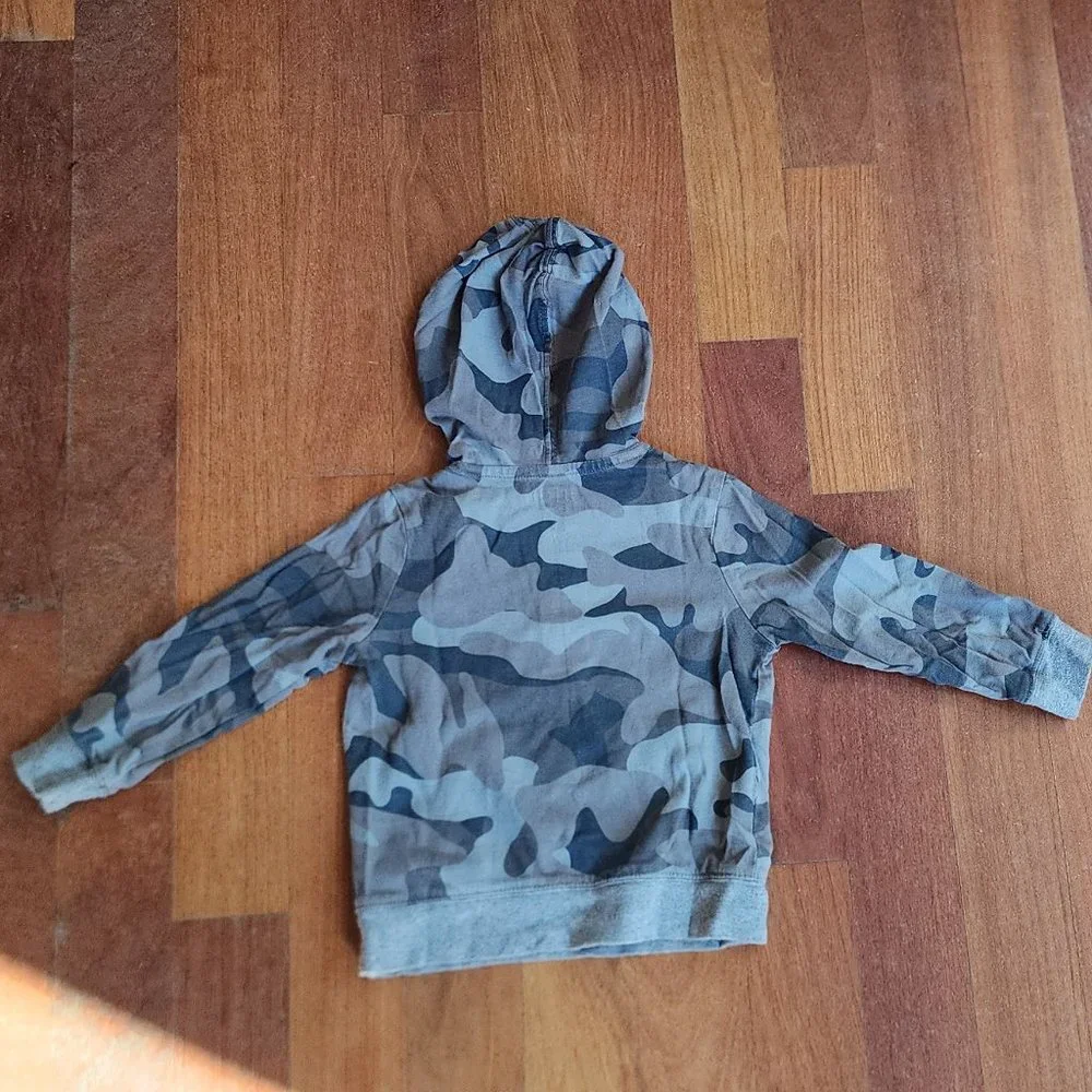 OshKosh B'gosh Gray Camo Hooded Jersey Size 3T
